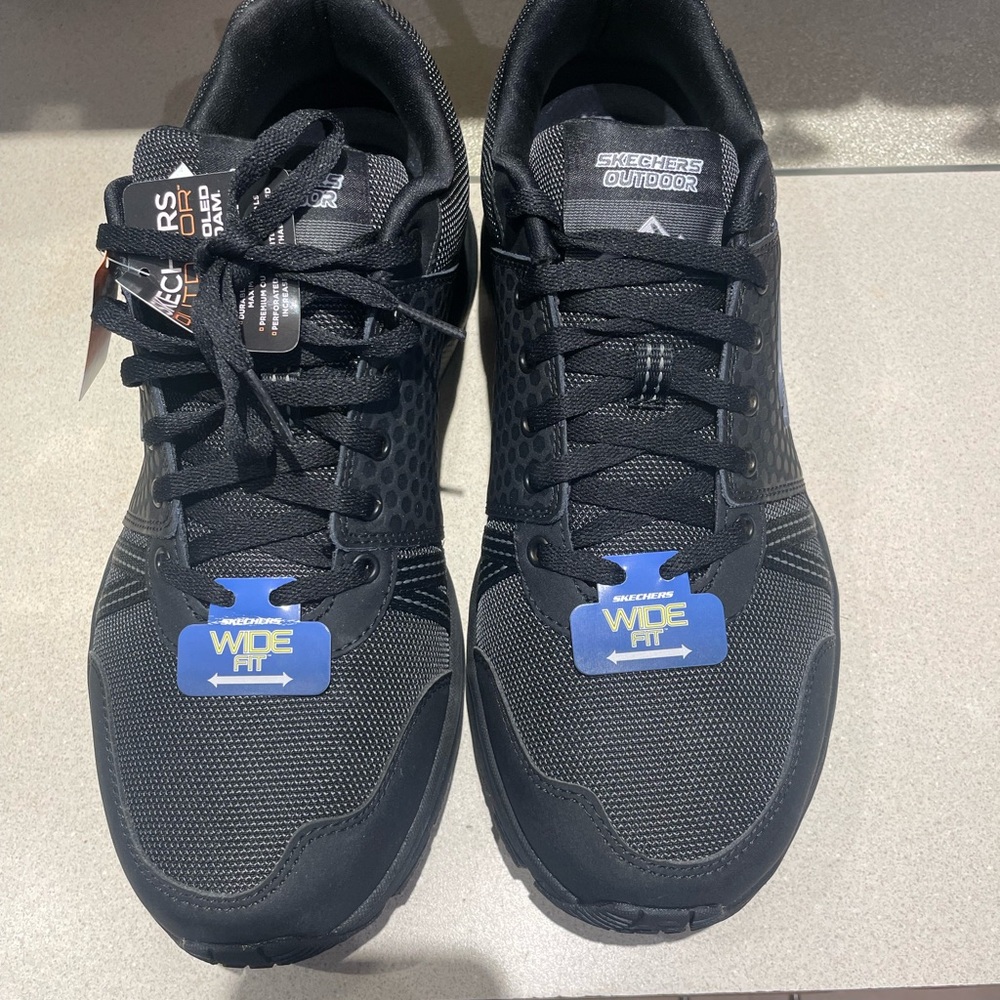 Skechers Mens 13 Wide Sneaker